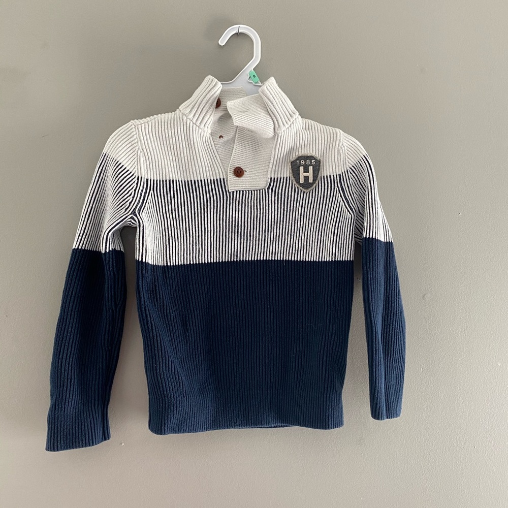 Tommy Hilfiger boy sweater size S/P (6-7)